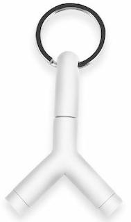 Разветвитель (сплиттер) - брелок для наушников Qumo в форме  буквы Y. Устройство позволяет сделать из одного  аудио входа устройства два