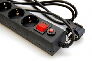 Сетевой фильтр KRAULER 3.0 м (6 роз) черный